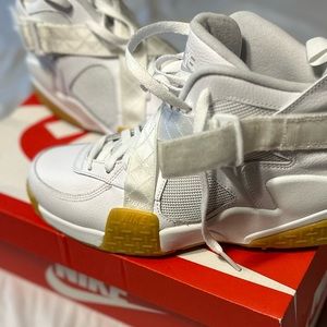 Men’s size 10.5 NIKE Air Raid new in box never worn